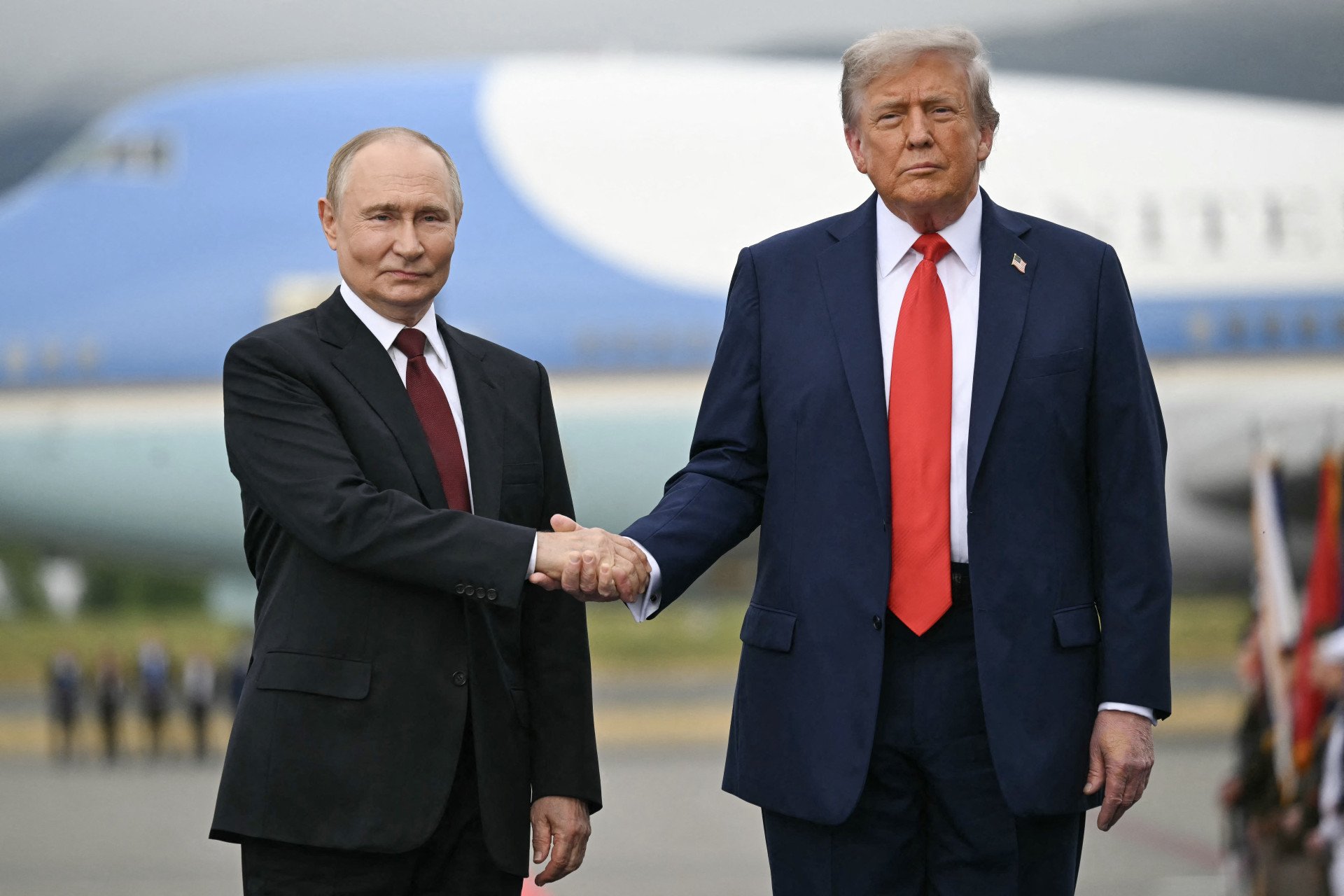 Cúpula no Alasca, Zelensky e Cenário Atual da Guerra Rússia-Ucrânia: Uma Análise Atualizada para 2025