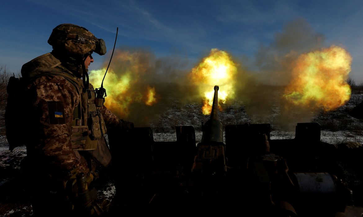 Ucrânia sob ataque e mirando reforço militar